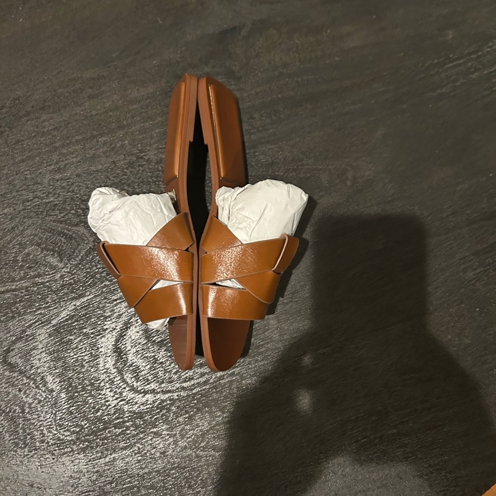 ZARA FLAT CROSSED LEATHER SANDALS - Picture 3 of 8